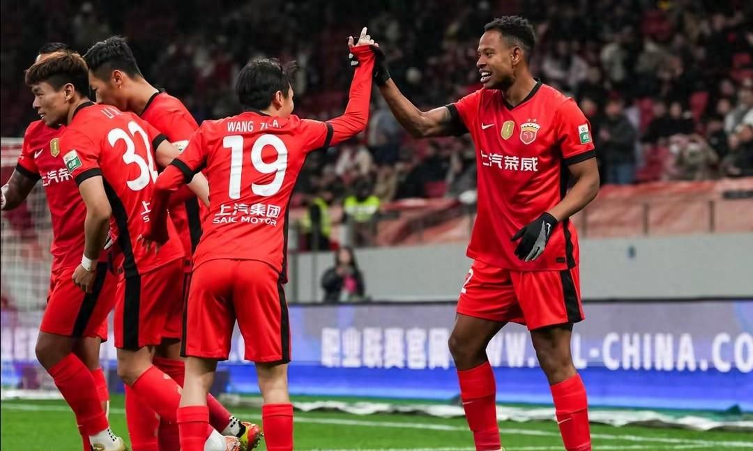 关于上海海港迎亚冠关键赛，集结日止住颓势，质疑声仍在，球队文化再被提及的信息