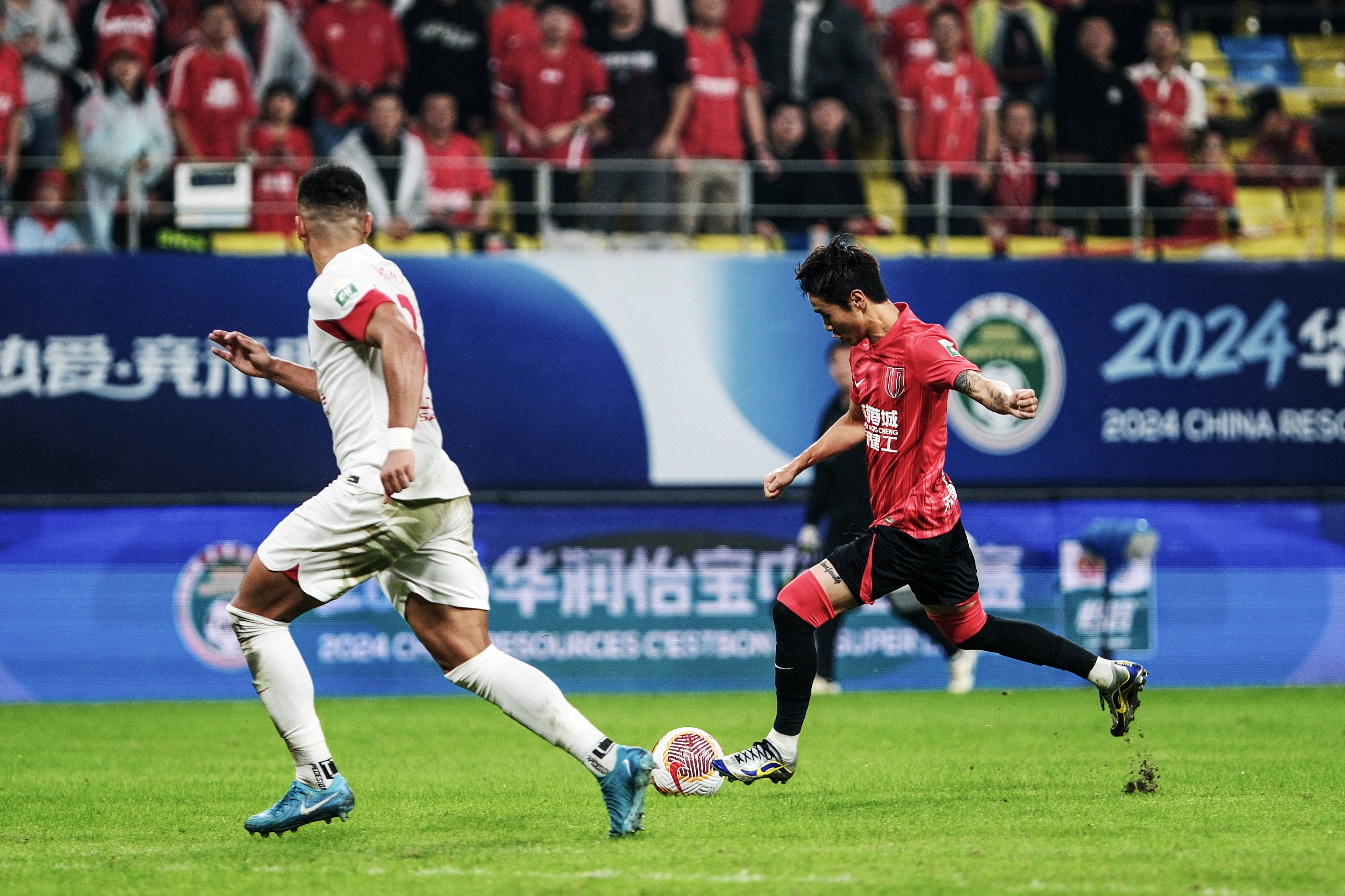 关于上海海港迎亚冠关键赛，集结日止住颓势，质疑声仍在，球队文化再被提及的信息